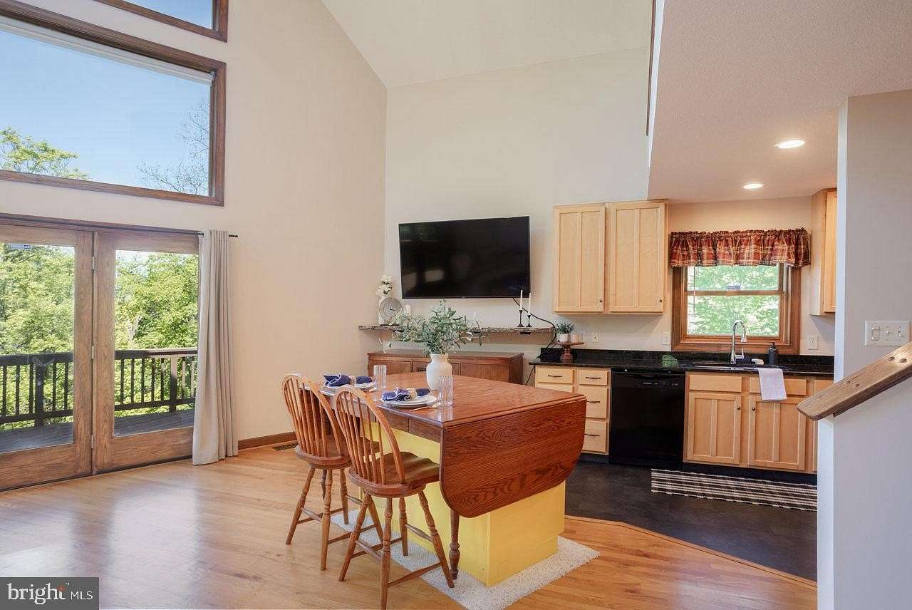 8.69 Acres of Residential Land with Home for Sale in Edinburg, Virginia