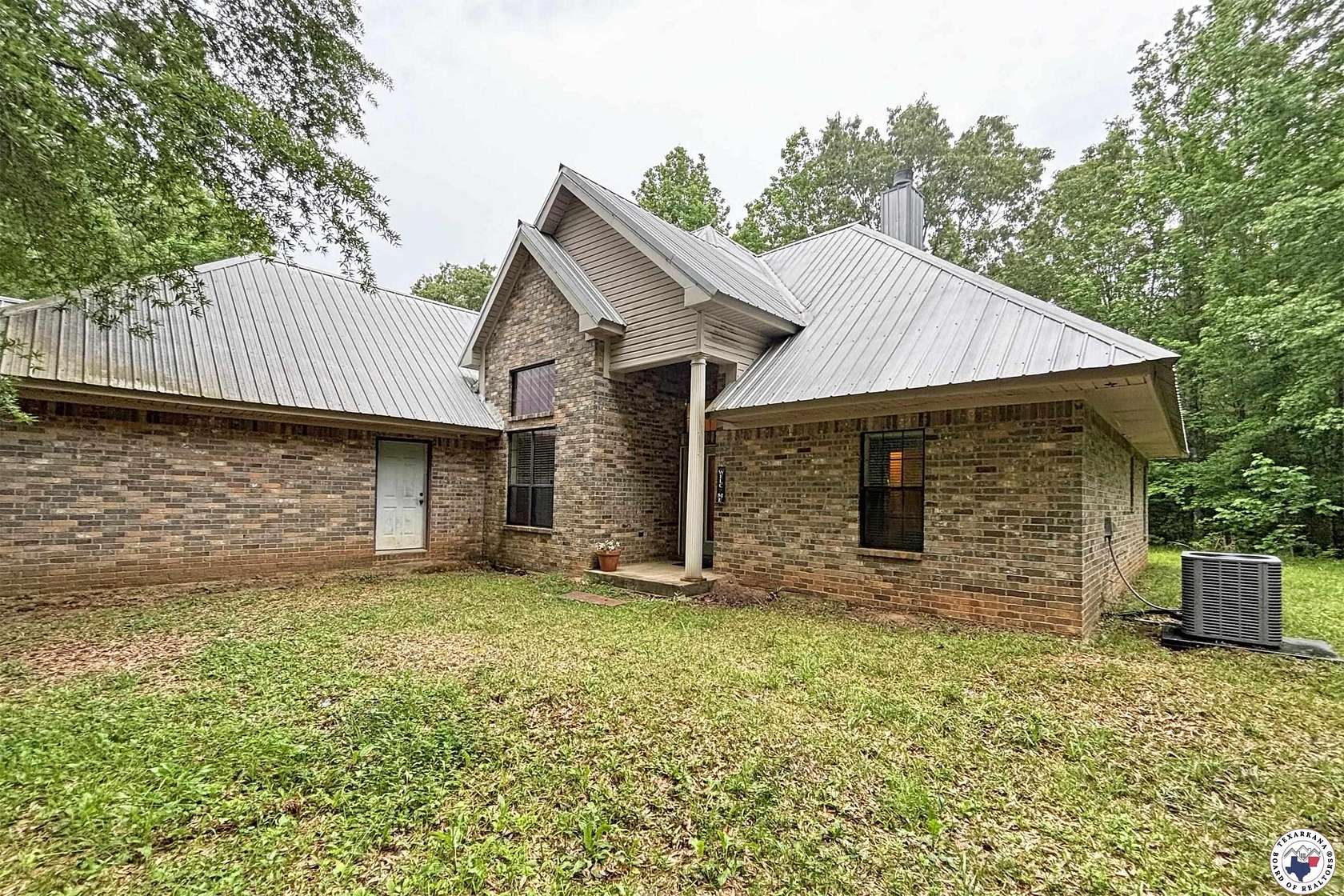 30 Acres of Agricultural Land with Home for Sale in New Boston, Texas