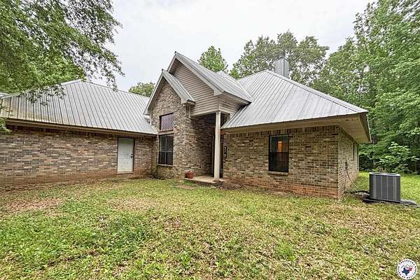 30 Acres of Agricultural Land with Home for Sale in New Boston, Texas