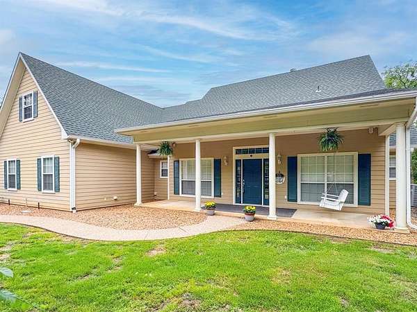 3.23 Acres of Residential Land with Home for Sale in Valley View, Texas