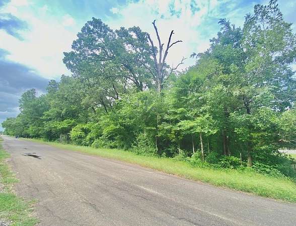 0.94 Acres of Residential Land for Sale in Crockett, Texas