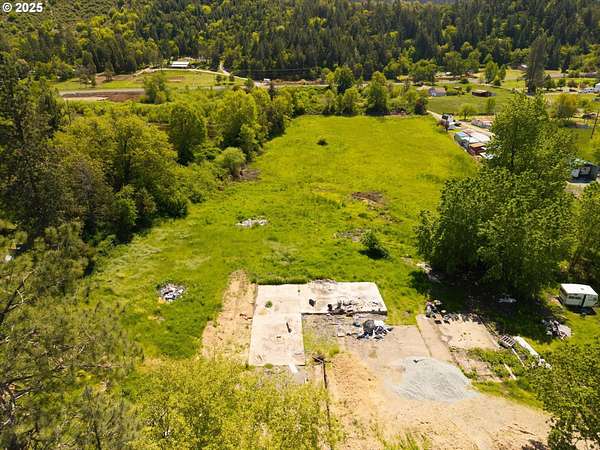 4.56 Acres of Residential Land for Sale in Canyonville, Oregon