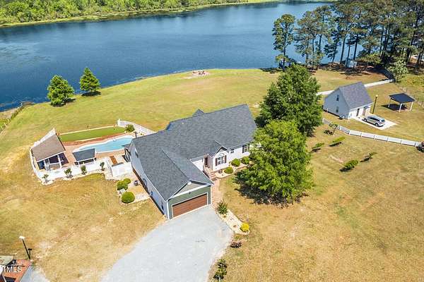 27 Acres of Recreational Land with Home for Sale in Dunn, North Carolina