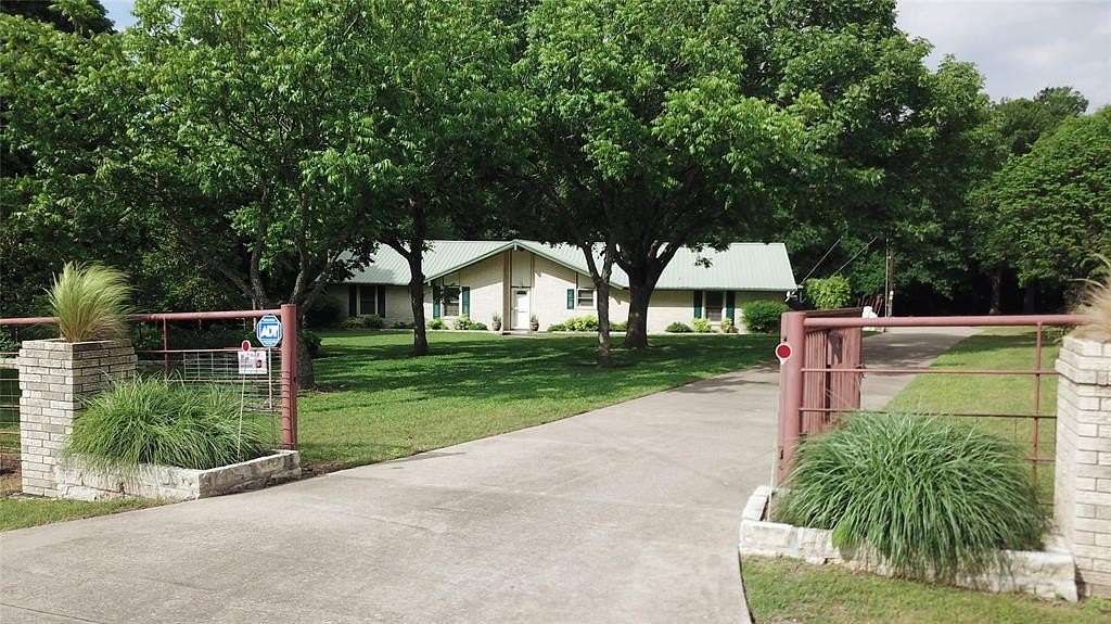 3.37 Acres of Residential Land with Home for Sale in Waxahachie, Texas