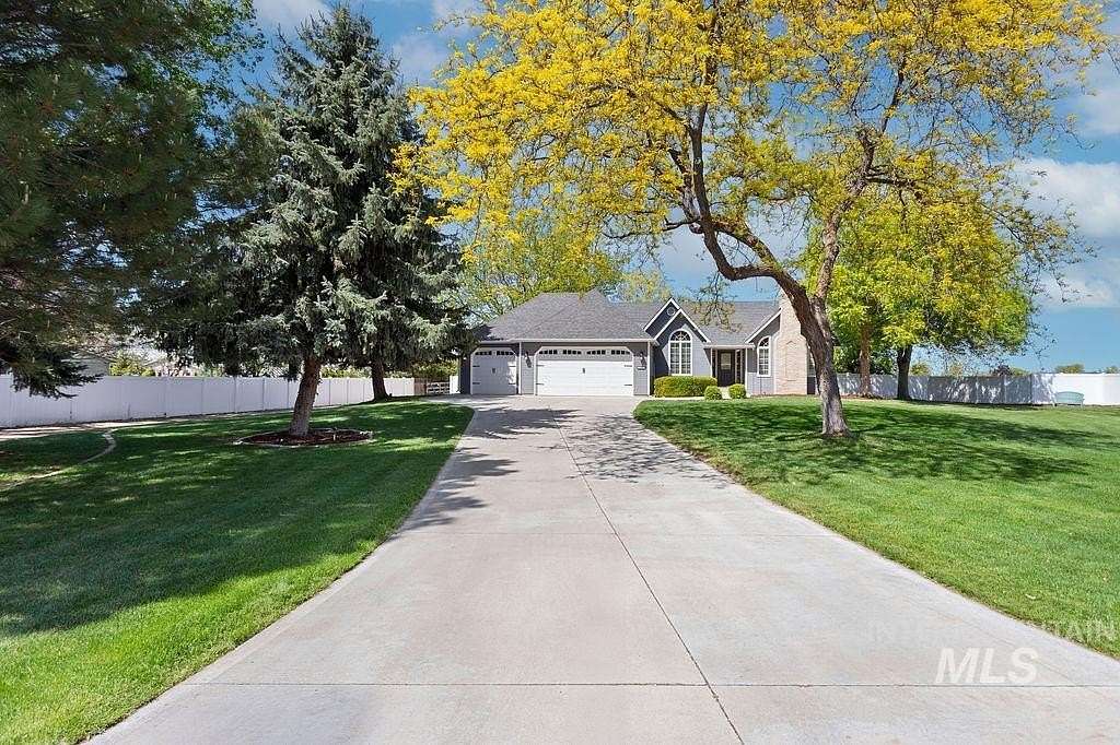 1.86 Acres of Residential Land with Home for Sale in Nampa, Idaho