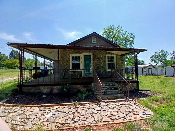 4 Acres of Residential Land with Home for Sale in Maiden, North Carolina