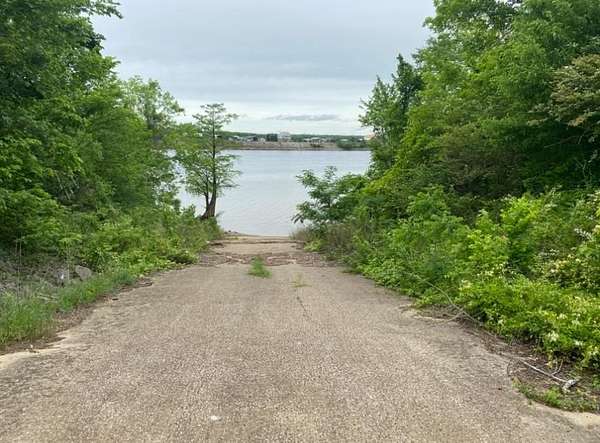 0.88 Acres of Residential Land for Sale in Savannah, Tennessee