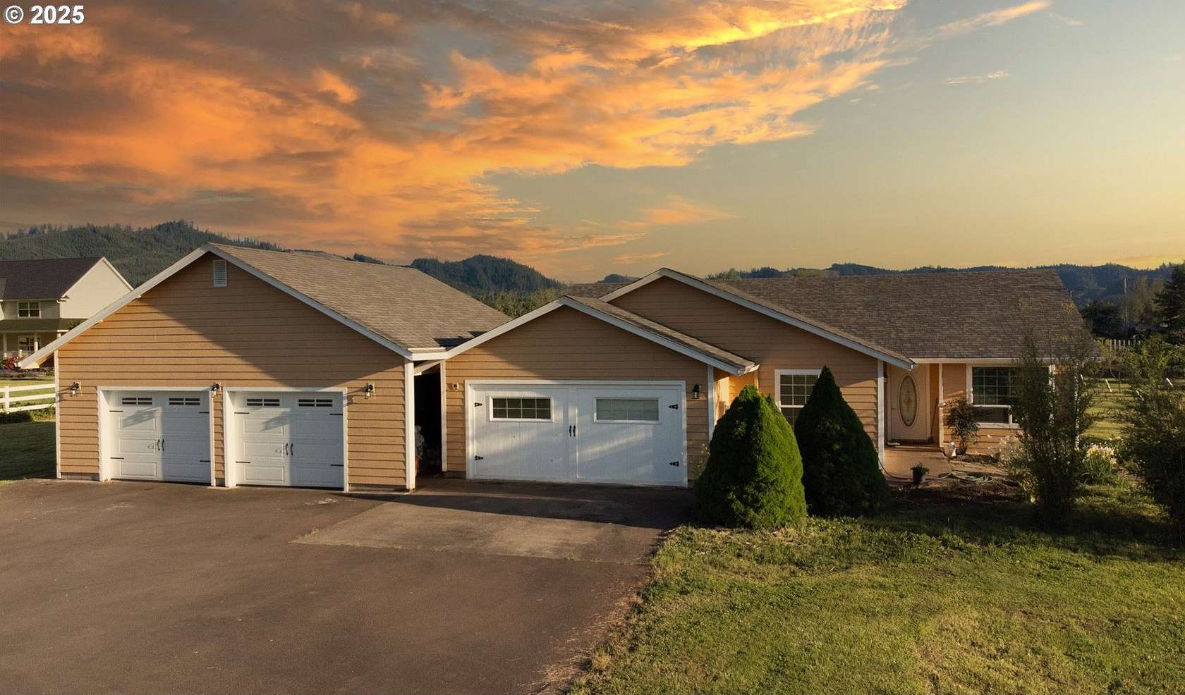 2.43 Acres of Residential Land with Home for Sale in Oakland, Oregon