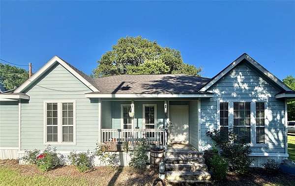 9.82 Acres of Residential Land with Home for Sale in Scurry, Texas