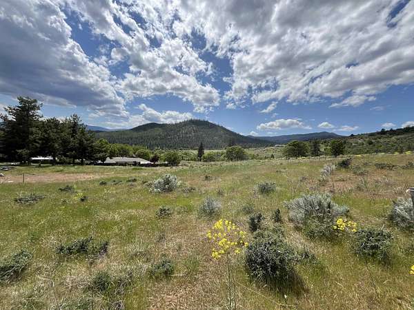 1.13 Acres of Residential Land for Sale in Yreka, California