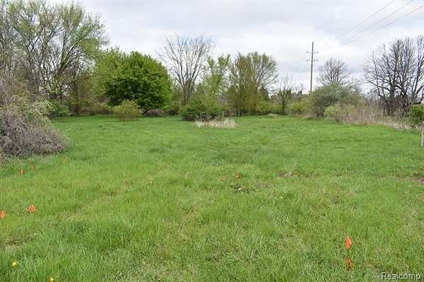 2.75 Acres of Commercial Land for Sale in Fowlerville, Michigan