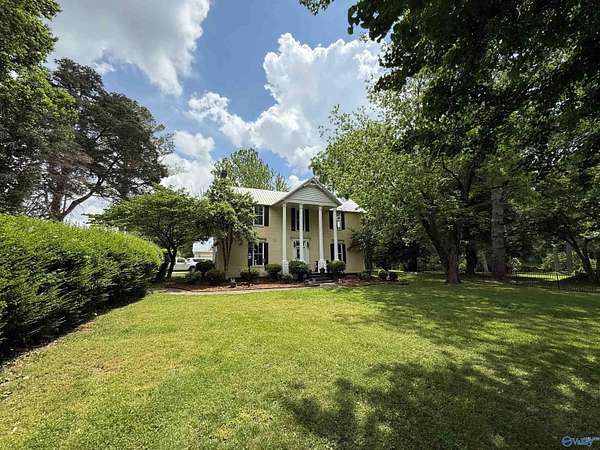 4.69 Acres of Improved Commercial Land for Sale in Meridianville, Alabama