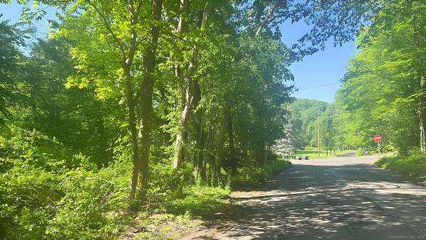 0.94 Acres of Residential Land for Sale in Hamden, Connecticut