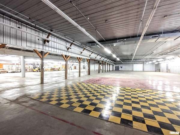 5.55 Acres of Improved Commercial Land for Sale in Springfield, Illinois