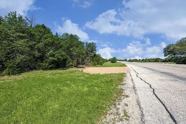 1.58 Acres of Land for Sale in Fayetteville, Texas