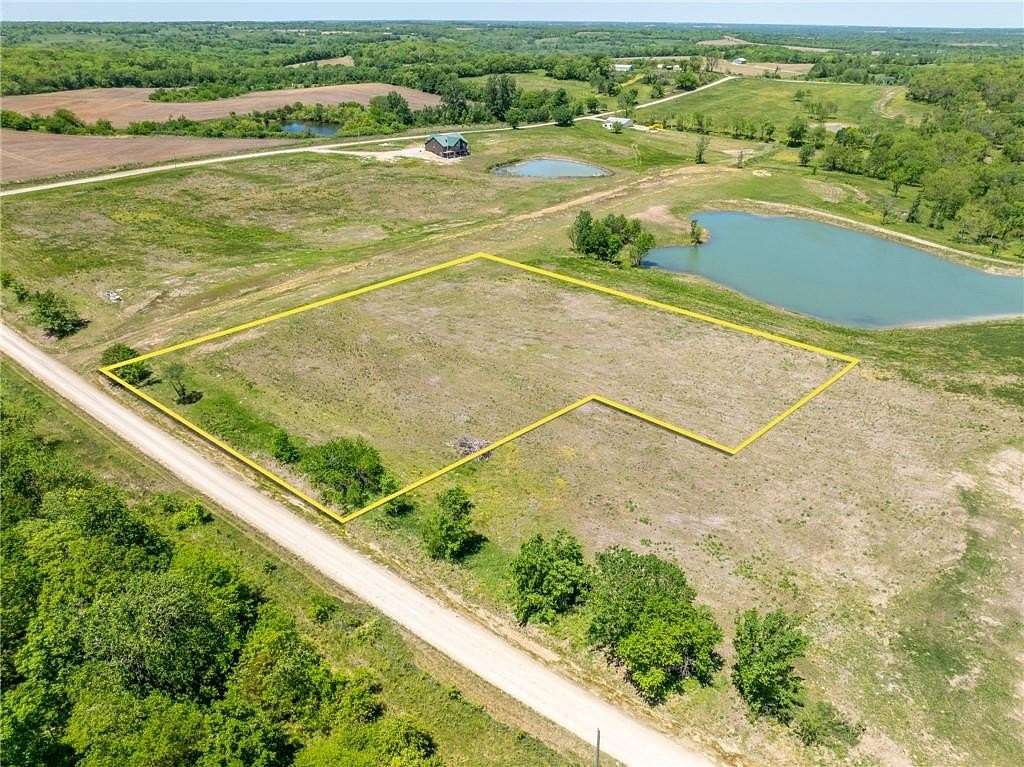 3 Acres of Residential Land for Sale in Gallatin, Missouri