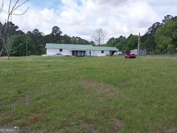6.1 Acres of Residential Land with Home for Sale in Fitzgerald, Georgia