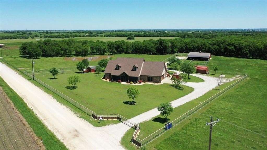 14 Acres of Land with Home for Sale in Valley View, Texas