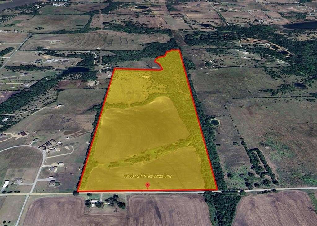 89.9 Acres of Land for Sale in Savoy, Texas