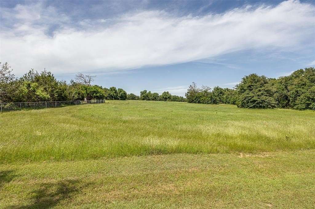 11.7 Acres of Land for Sale in Valley View, Texas