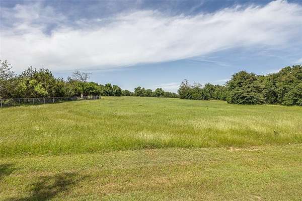 11.7 Acres of Land for Sale in Valley View, Texas