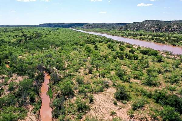 3,016 Acres of Recreational Land & Farm for Sale in Paducah, Texas