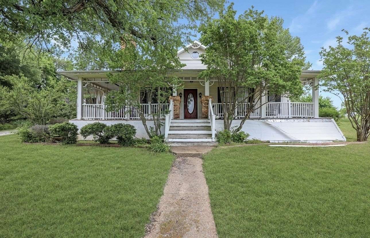31 Acres of Land with Home for Sale in Farmersville, Texas