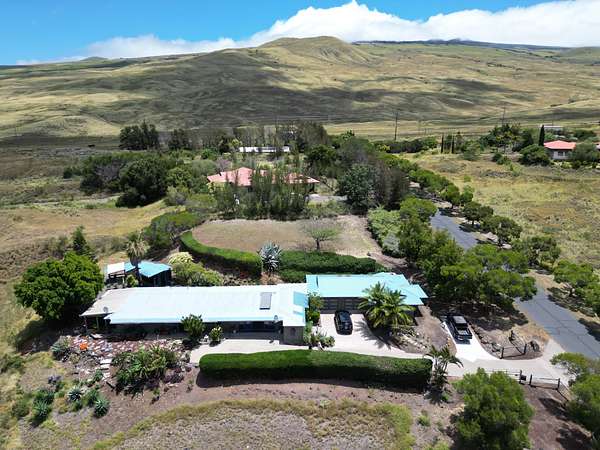 2.5 Acres of Residential Land with Home for Sale in Waimea, Hawaii