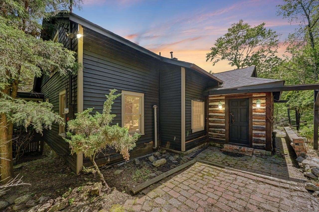 2.38 Acres of Residential Land with Home for Sale in Canadensis, Pennsylvania