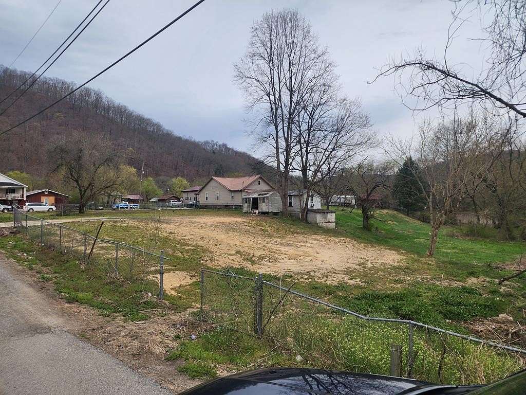 1 Acre of Residential Land for Sale in Dwale, Kentucky