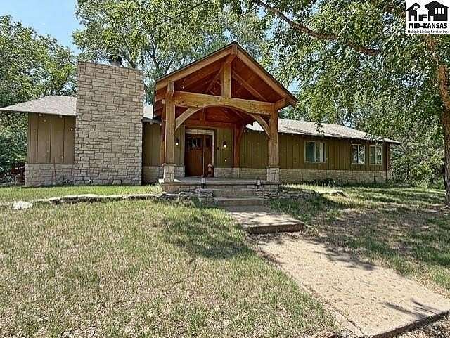 7.7 Acres of Residential Land with Home for Sale in Buhler, Kansas