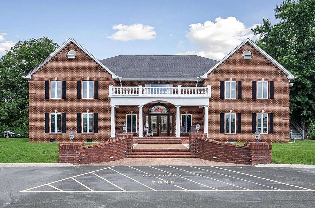 3.35 Acres of Improved Mixed-Use Land for Sale in Crossville, Tennessee