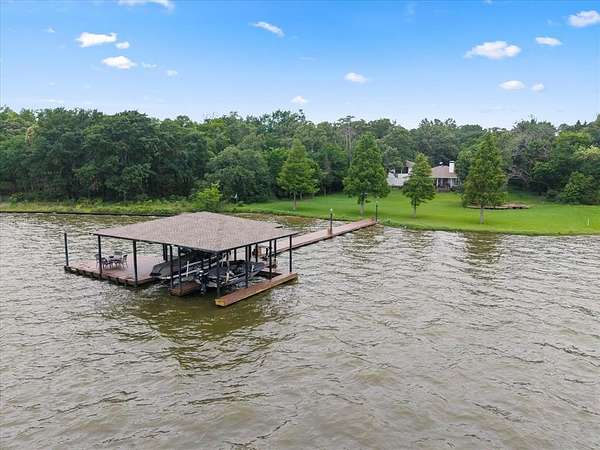 1.72 Acres of Residential Land with Home for Sale in Malakoff, Texas