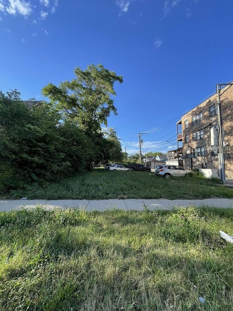 0.09 Acres of Land for Sale in Chicago, Illinois