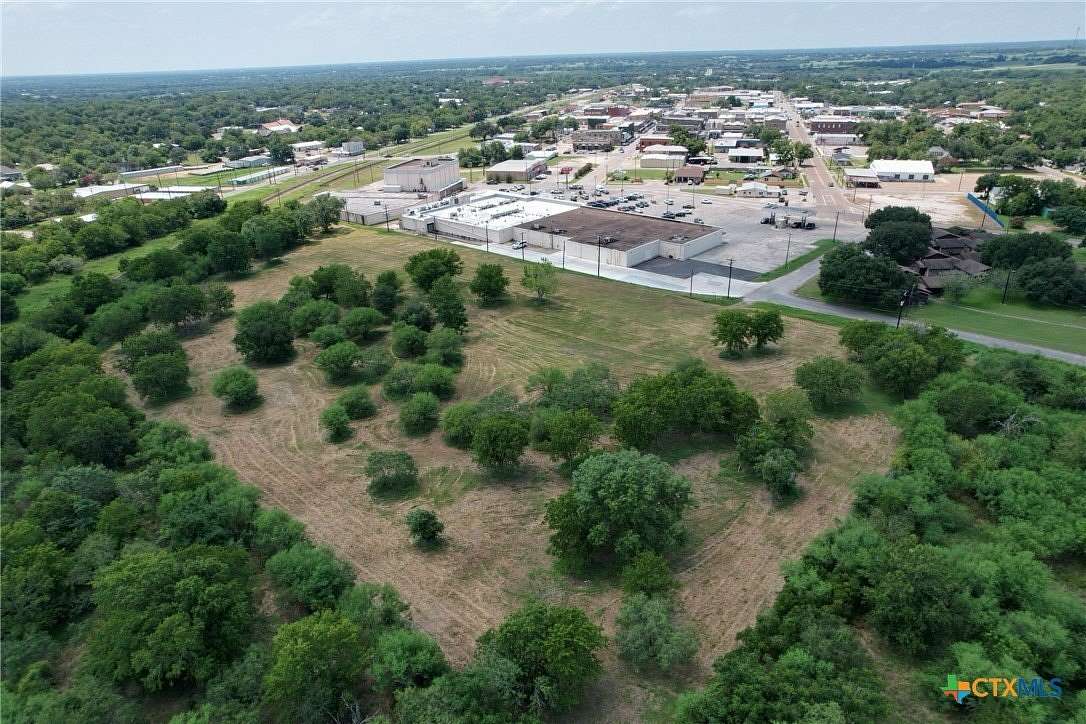 6 Acres of Land for Sale in Yoakum, Texas