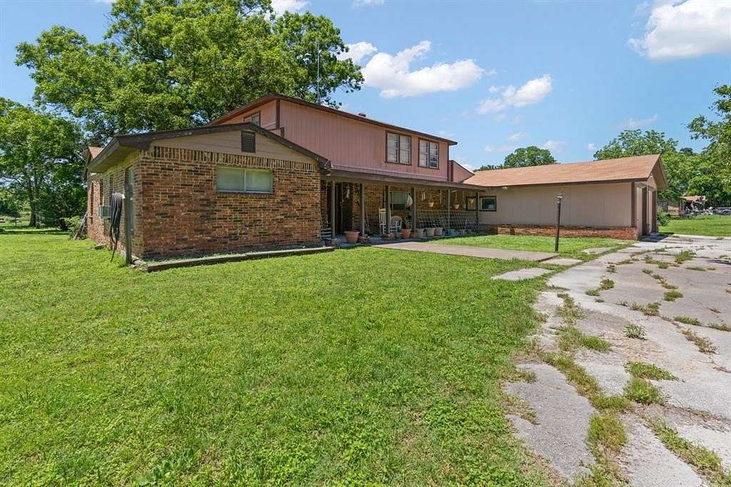 6.47 Acres of Residential Land with Home for Sale in Covington, Texas