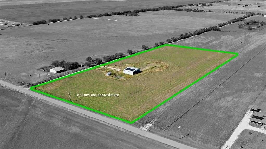 10 Acres of Residential Land for Sale in Collinsville, Texas