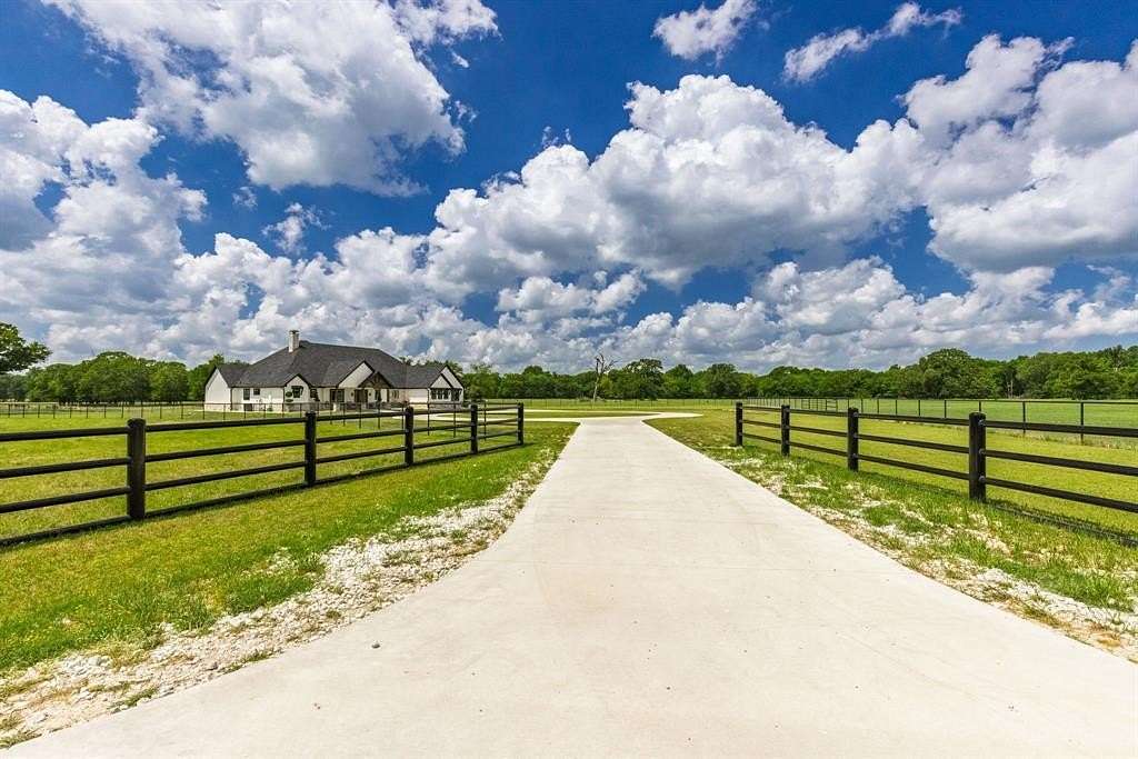 408 Acres of Land with Home for Sale in Dike, Texas