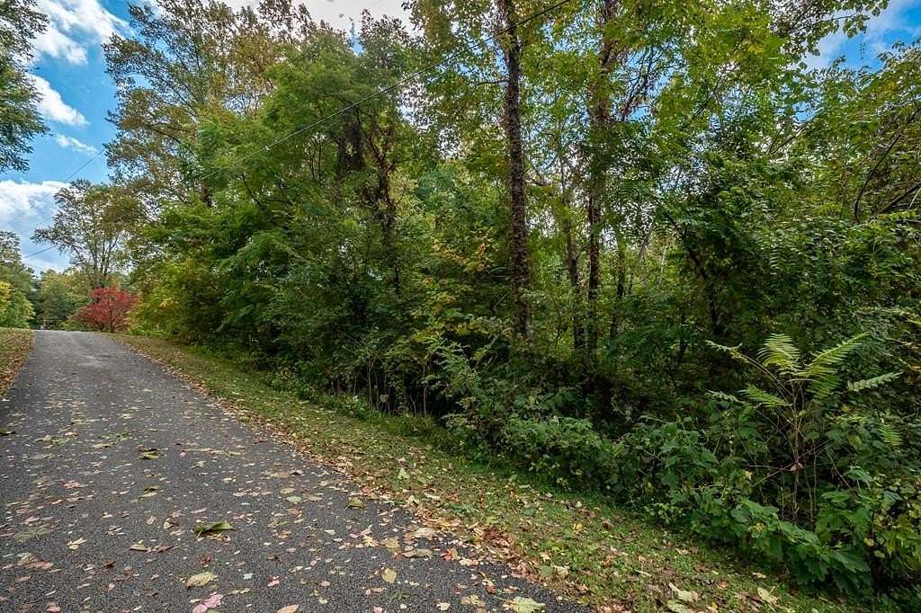 1.8 Acres of Residential Land for Sale in Sparta, Tennessee