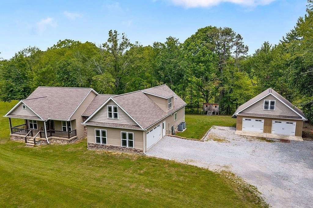 4 Acres of Residential Land with Home for Auction in Jamestown, Tennessee