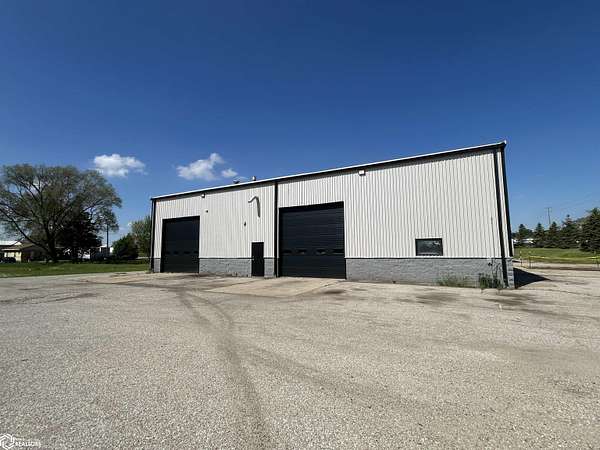 3.77 Acres of Improved Commercial Land for Lease in Waterloo, Iowa