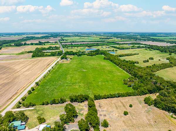 20 Acres of Agricultural Land for Sale in Paris, Texas