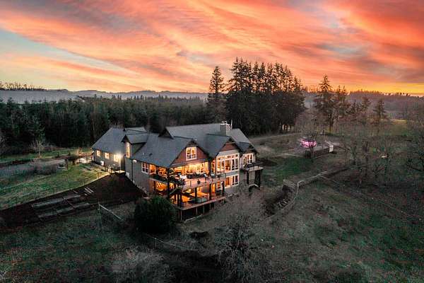 14.7 Acres of Land with Home for Sale in Scotts Mills, Oregon