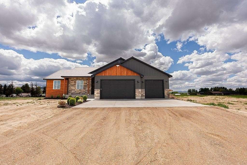 6.19 Acres of Residential Land with Home for Sale in American Falls, Idaho