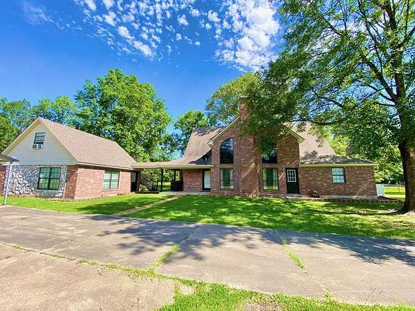 11.2 Acres of Land with Home for Sale in Lufkin, Texas