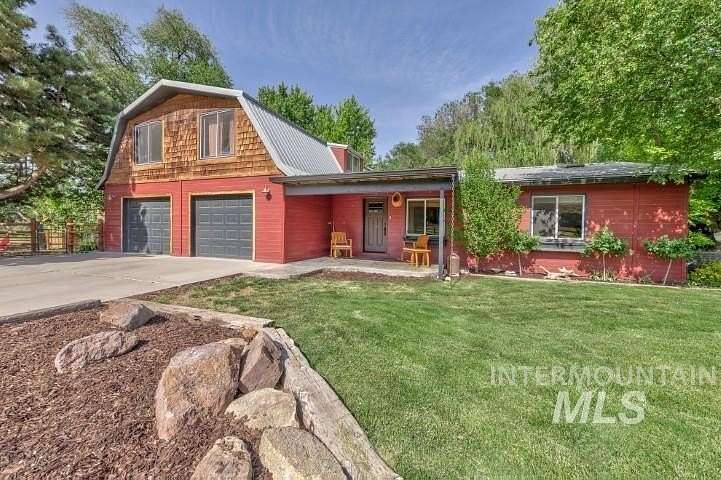 2.72 Acres of Residential Land with Home for Sale in Ontario, Oregon