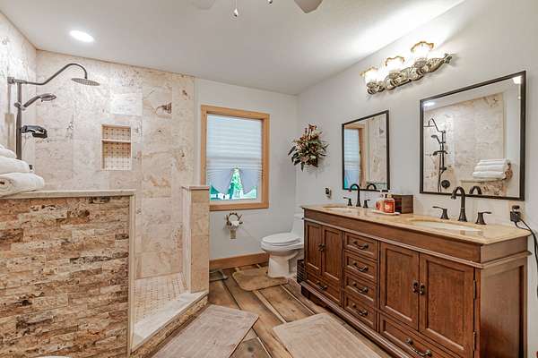 1st Floor Master Bathroom