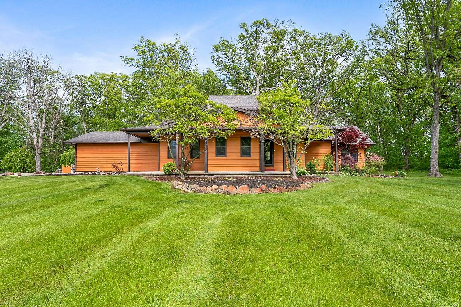 4.89 Acres of Residential Land with Home for Sale in Lowell, Indiana