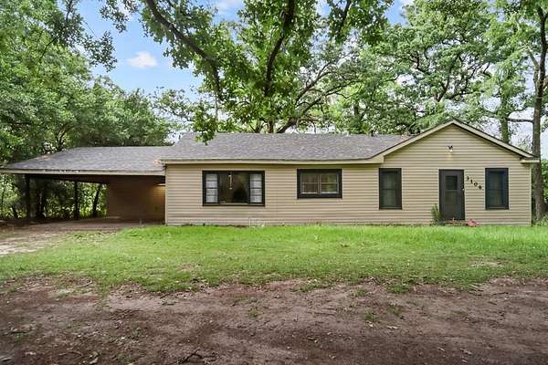 5 Acres of Residential Land with Home for Sale in Nacogdoches, Texas