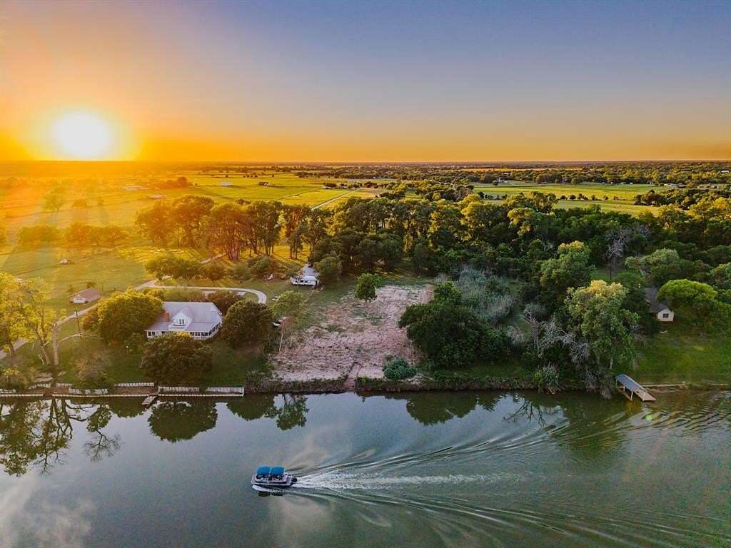 10 Acres of Recreational Land with Home for Sale in Waco, Texas